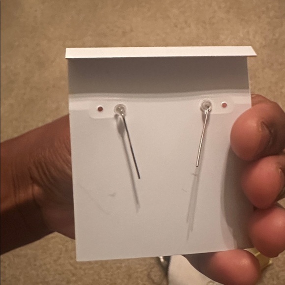 NWT Kendra Scott Silver and White Oval Earrings - Picture 3 of 3